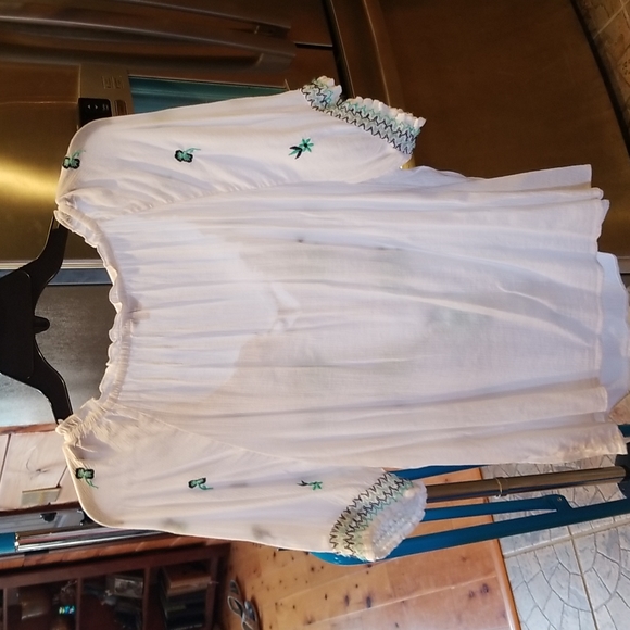 Embroidered top - Picture 2 of 4